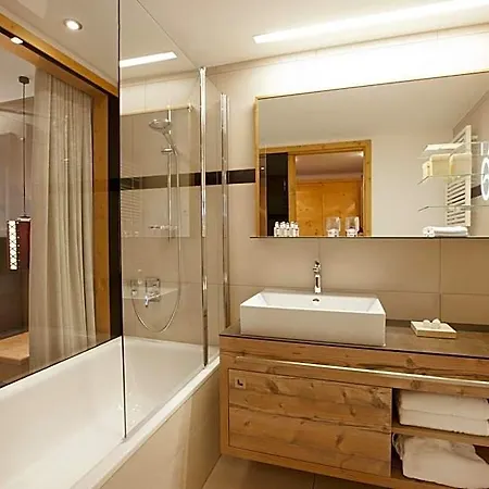 Otel Walliserstube 3*